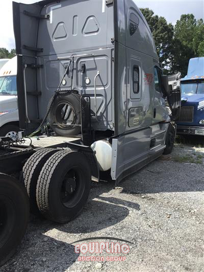 2021 Freightliner CASCADIA 6X4 T/A SLEEPER TRUCK