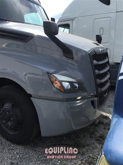 2021 Freightliner CASCADIA 6X4 T/A SLEEPER TRUCK