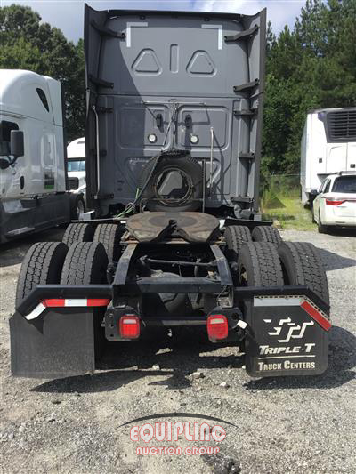 2021 Freightliner CASCADIA 6X4 T/A SLEEPER TRUCK