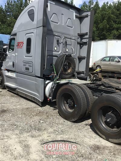 2021 Freightliner CASCADIA 6X4 T/A SLEEPER TRUCK