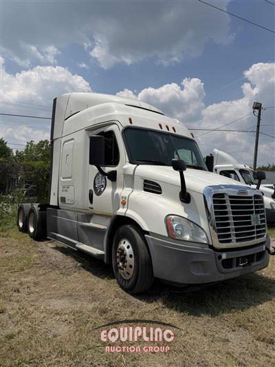 2018 Freightliner CASCADIA 6X4 CA113SLP T/A MID 