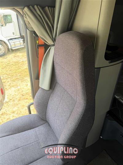 2018 Freightliner CASCADIA 6X4 CA113SLP T/A MID 