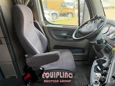 2018 Freightliner CASCADIA 6X4 CA113SLP T/A MID 