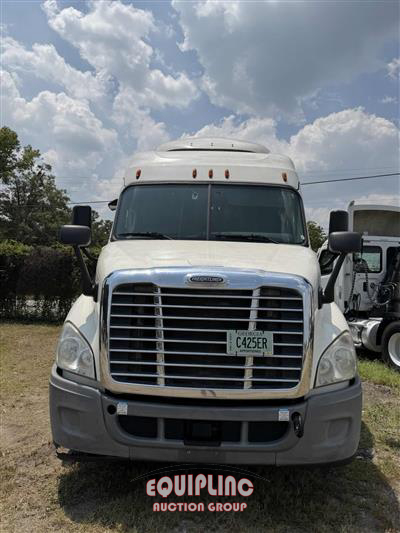 2018 Freightliner CASCADIA 6X4 CA113SLP T/A MID 