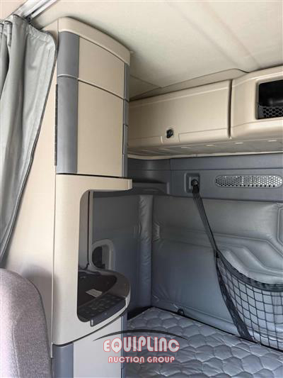 2018 Freightliner CASCADIA 6X4 CA113SLP T/A MID 