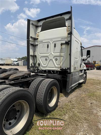 2018 Freightliner CASCADIA 6X4 CA113SLP T/A MID 