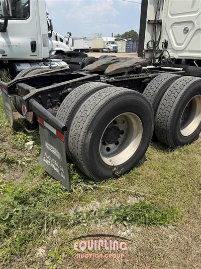 2018 Freightliner CASCADIA 6X4 CA113SLP T/A MID 