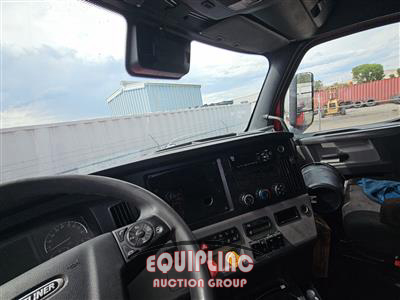 2021 Freightliner CASCADIA 6X4 T/A SLEEPER TRUCK
