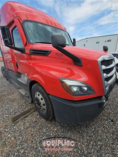 2021 Freightliner CASCADIA 6X4 T/A SLEEPER TRUCK