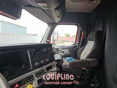 2021 Freightliner CASCADIA 6X4 T/A SLEEPER TRUCK