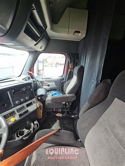 2021 Freightliner CASCADIA 6X4 T/A SLEEPER TRUCK