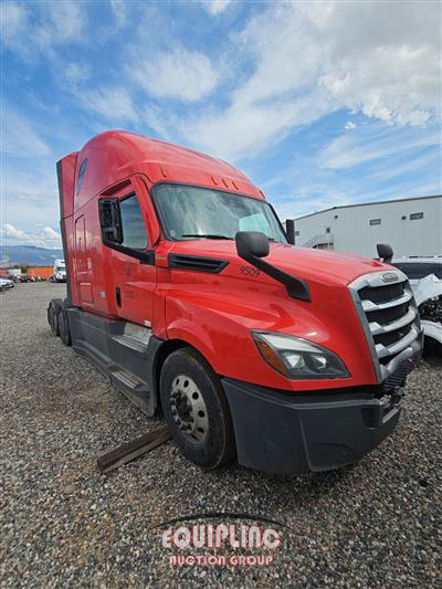 2021 Freightliner CASCADIA 6X4 T/A SLEEPER TRUCK