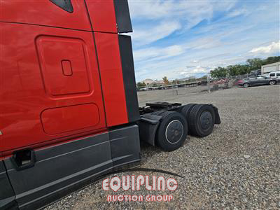 2021 Freightliner CASCADIA 6X4 T/A SLEEPER TRUCK