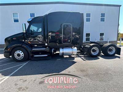 2016 Peterbilt 579 SLEEPER TRUCK