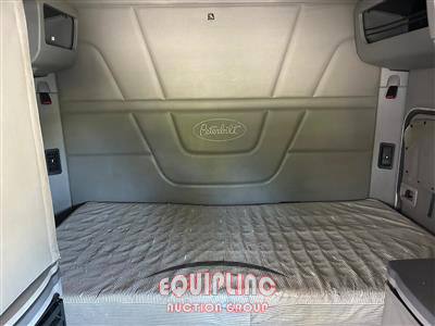 2016 Peterbilt 579 SLEEPER TRUCK