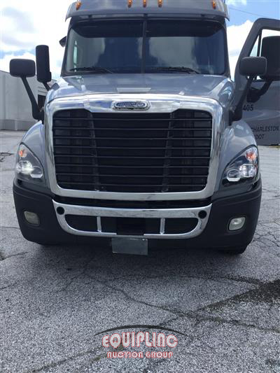 2016 Freightliner CASCADIA 6X4 T/A DAY CAB TRUCK