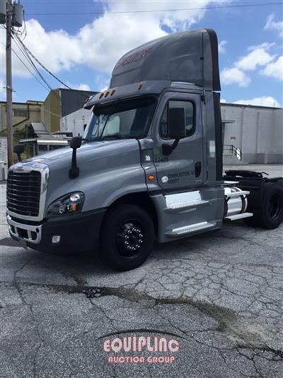 2016 Freightliner CASCADIA 6X4 T/A DAY CAB TRUCK