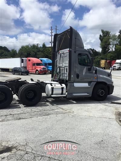 2016 Freightliner CASCADIA 6X4 T/A DAY CAB TRUCK