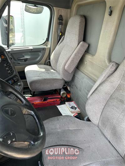2016 Freightliner CASCADIA 6X4 T/A DAY CAB TRUCK