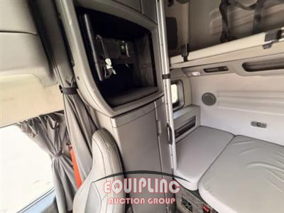 2021 Volvo VNL860 6X4 T/A SLEEPER TRUCK T