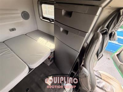 2021 Volvo VNL860 6X4 T/A SLEEPER TRUCK T