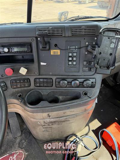 2012 Freightliner CASCADIA 4X2 S/A DAY CAB TRUCK