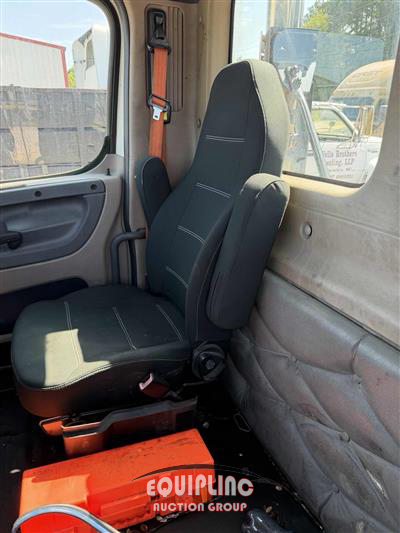2012 Freightliner CASCADIA 4X2 S/A DAY CAB TRUCK