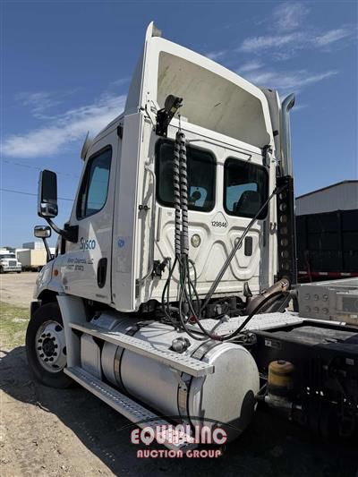 2012 Freightliner CASCADIA 4X2 S/A DAY CAB TRUCK
