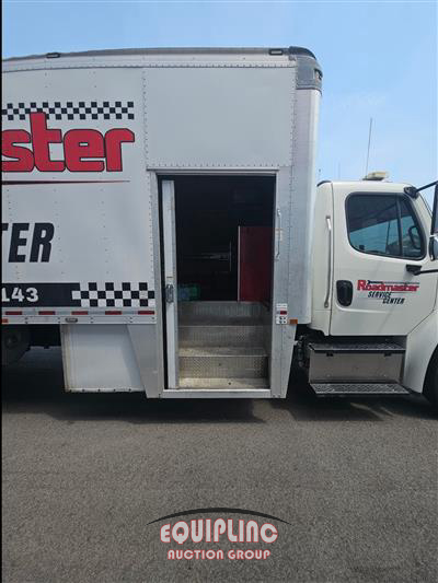 2017 Freightliner M2 106 4X2 26FT BOX TRUCK