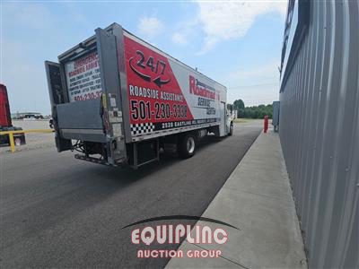 2017 Freightliner M2 106 4X2 26FT BOX TRUCK