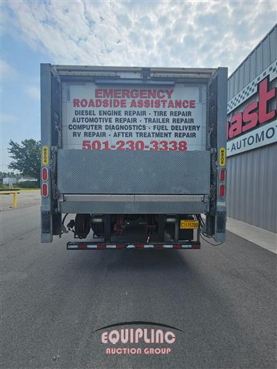 2017 Freightliner M2 106 4X2 26FT BOX TRUCK