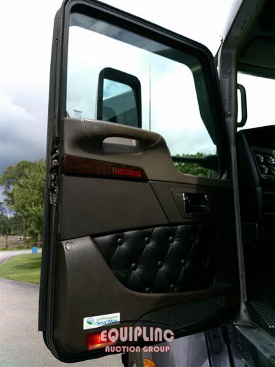 2016 Kenworth T660 6X4 T/A SLEEPER TRUCK TRA
