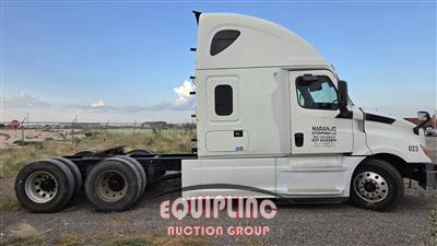 2020 Freightliner CASCADIA 6X4 T/A SLEEPER TRUCK