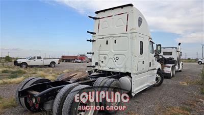 2020 Freightliner CASCADIA 6X4 T/A SLEEPER TRUCK