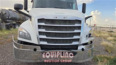 2020 Freightliner CASCADIA 6X4 T/A SLEEPER TRUCK