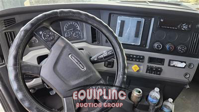 2020 Freightliner CASCADIA 6X4 T/A SLEEPER TRUCK