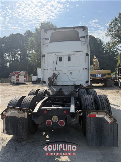 2017 Freightliner CASCADIA 6X4 T/A SLEEPER TRUCK