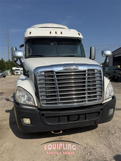 2017 Freightliner CASCADIA 6X4 T/A SLEEPER TRUCK