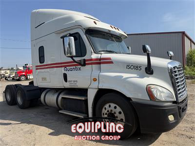 2017 Freightliner CASCADIA 6X4 T/A SLEEPER TRUCK