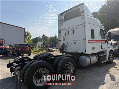 2017 Freightliner CASCADIA 6X4 T/A SLEEPER TRUCK