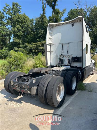 2023 Peterbilt 579 6X4 T/A MID ROOF SLEEPER T
