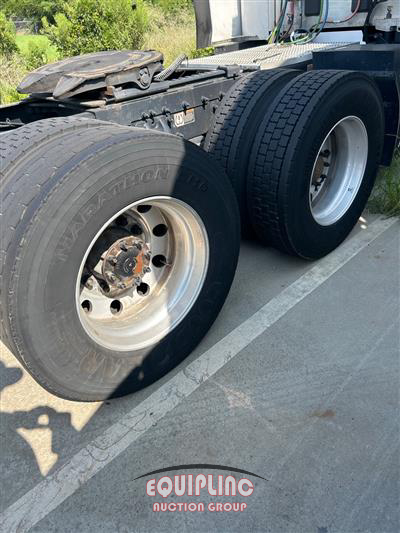 2023 Peterbilt 579 6X4 T/A MID ROOF SLEEPER T