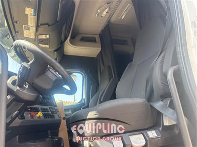 2021 Freightliner CASCADIA 126 6X4 T/A SLEEPER T