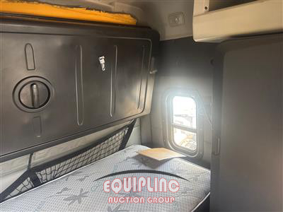 2021 Freightliner CASCADIA 126 6X4 T/A SLEEPER T