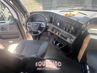 2021 Freightliner CASCADIA 126 6X4 T/A SLEEPER T
