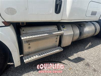 2021 Freightliner CASCADIA 126 6X4 T/A SLEEPER T