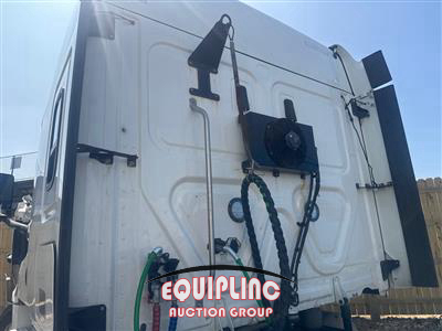 2021 Freightliner CASCADIA 126 6X4 T/A SLEEPER T