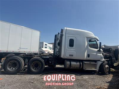 2021 Freightliner CASCADIA 126 6X4 T/A SLEEPER T