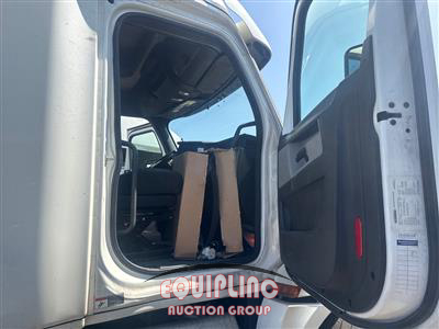 2021 Freightliner CASCADIA 126 6X4 T/A SLEEPER T