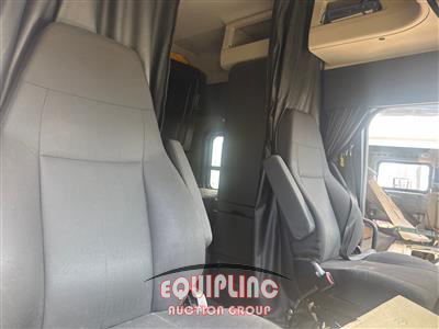 2021 Freightliner CASCADIA 126 6X4 T/A SLEEPER T